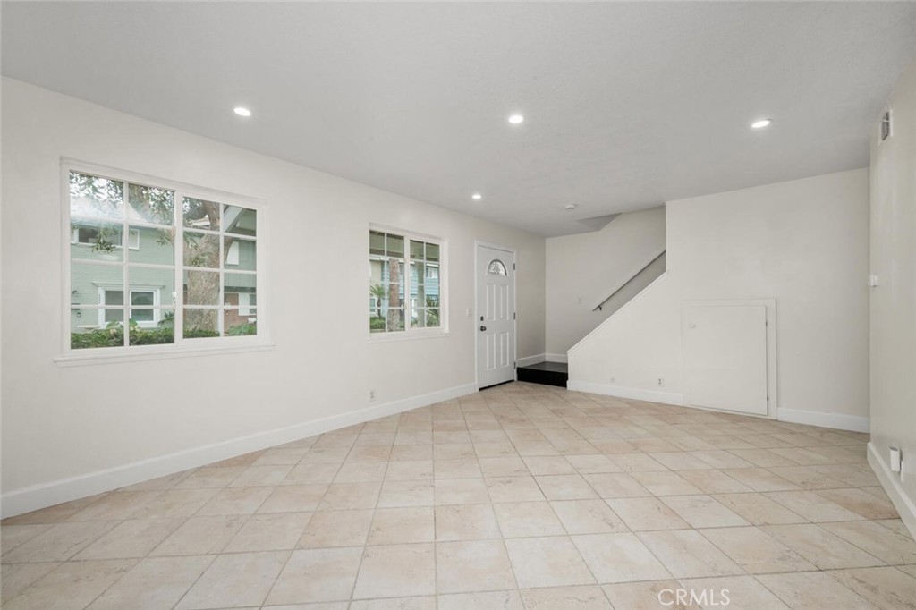 19855 Coventry Lane Huntington Beach, CA 92646 - Photo 6 of 55 Ready for your personal touches, move-in ready.