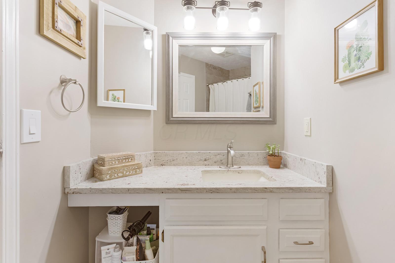 3946 Antrim Road Columbus, OH 43221 - Photo 11 of 28 Gallery Image 11