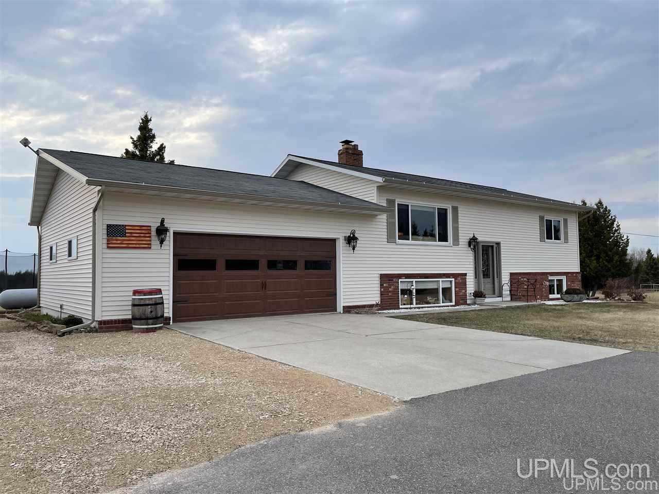 1109N Town Line Road Gulliver, MI 49840 - Photo 1 of 35