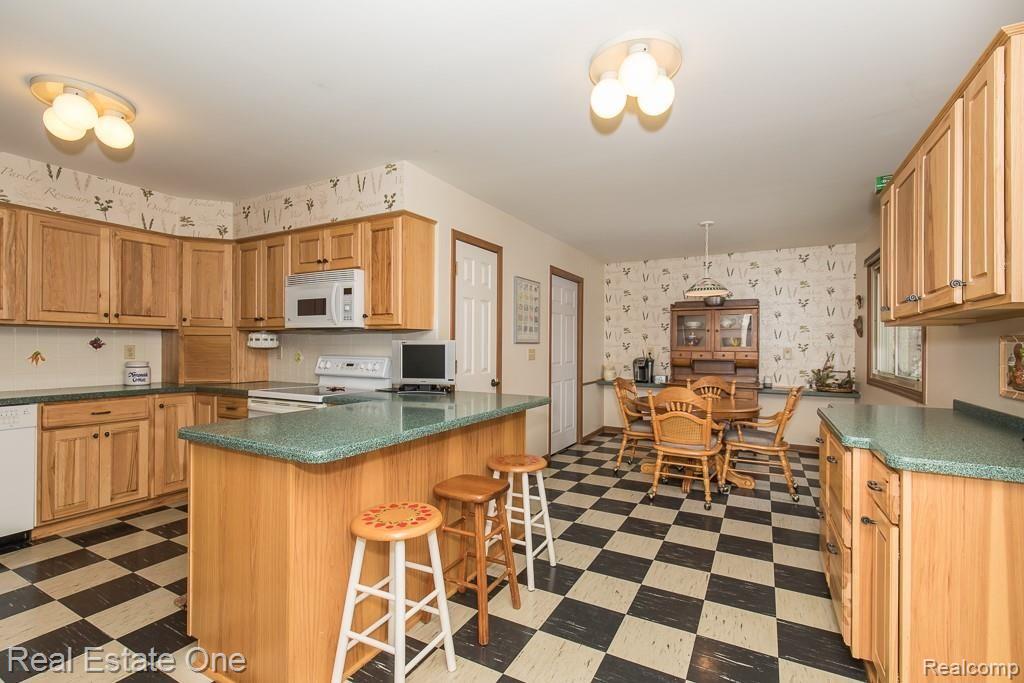 2545 Munster Road Rochester Hills, MI 48309 - Photo 6 of 33