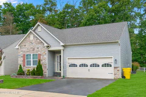 $529,000 | 14 La Quinta Lane, Lakewood, NJ 08701