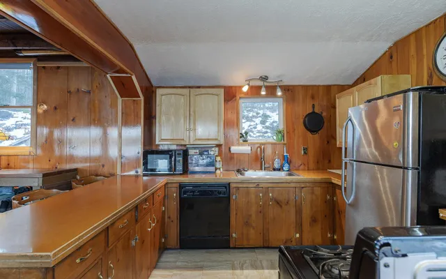 $999,900 | 78 Colburn Lane, Rindge, NH 03461