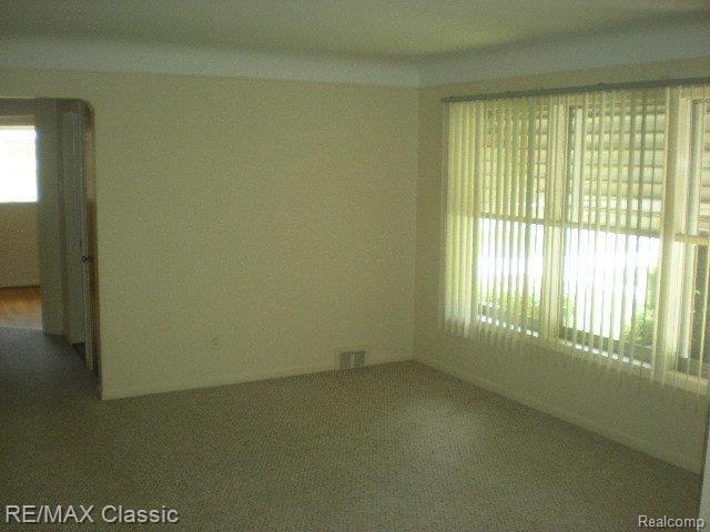 9896 Farmington Road Livonia, MI 48150 - Photo 11 of 22 DSCN5143