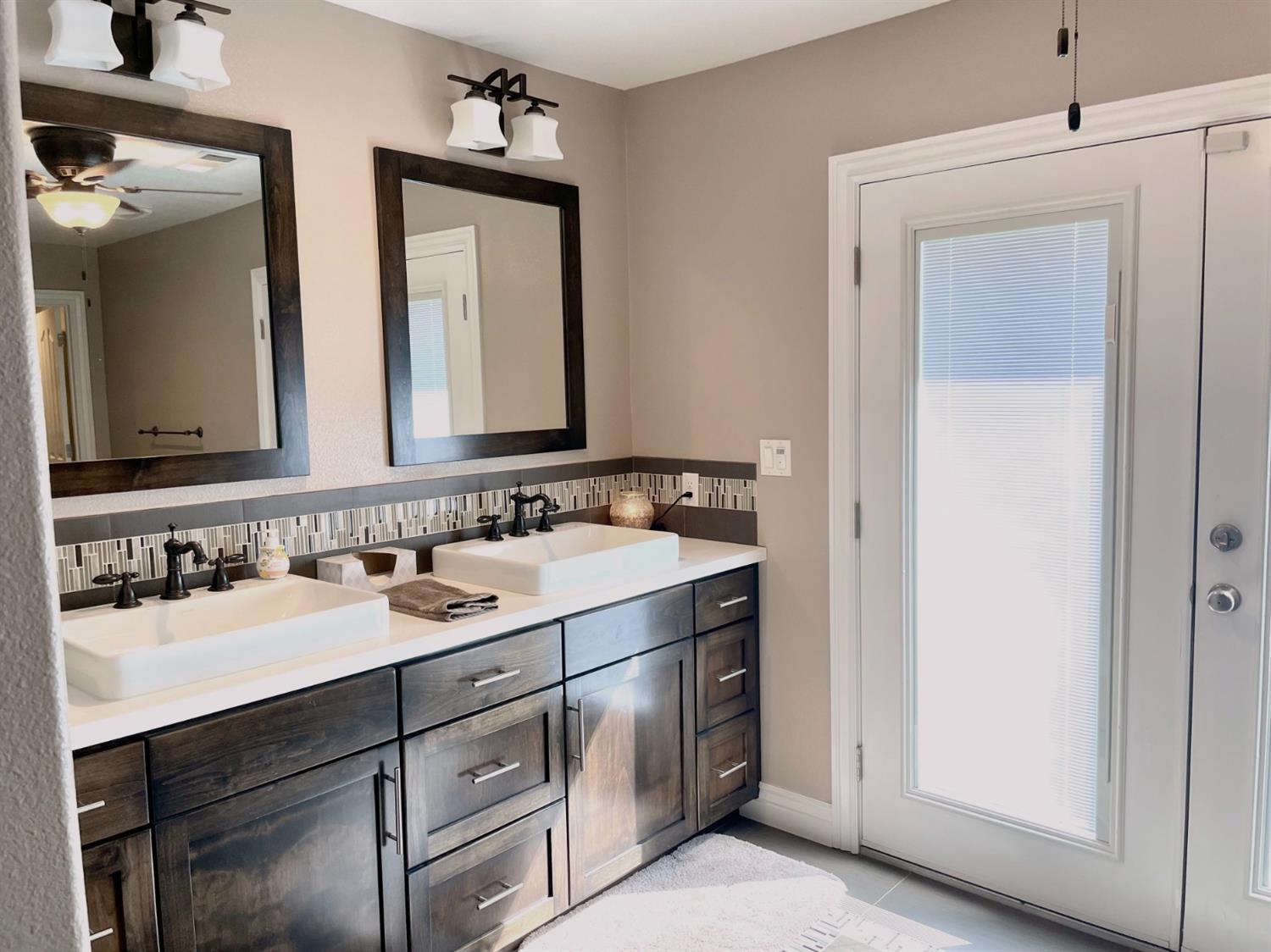 16760 West Hanford Armona Road Lemoore, CA 93245 - Photo 25 of 36 a bathroom with 2 sink and a mirror
