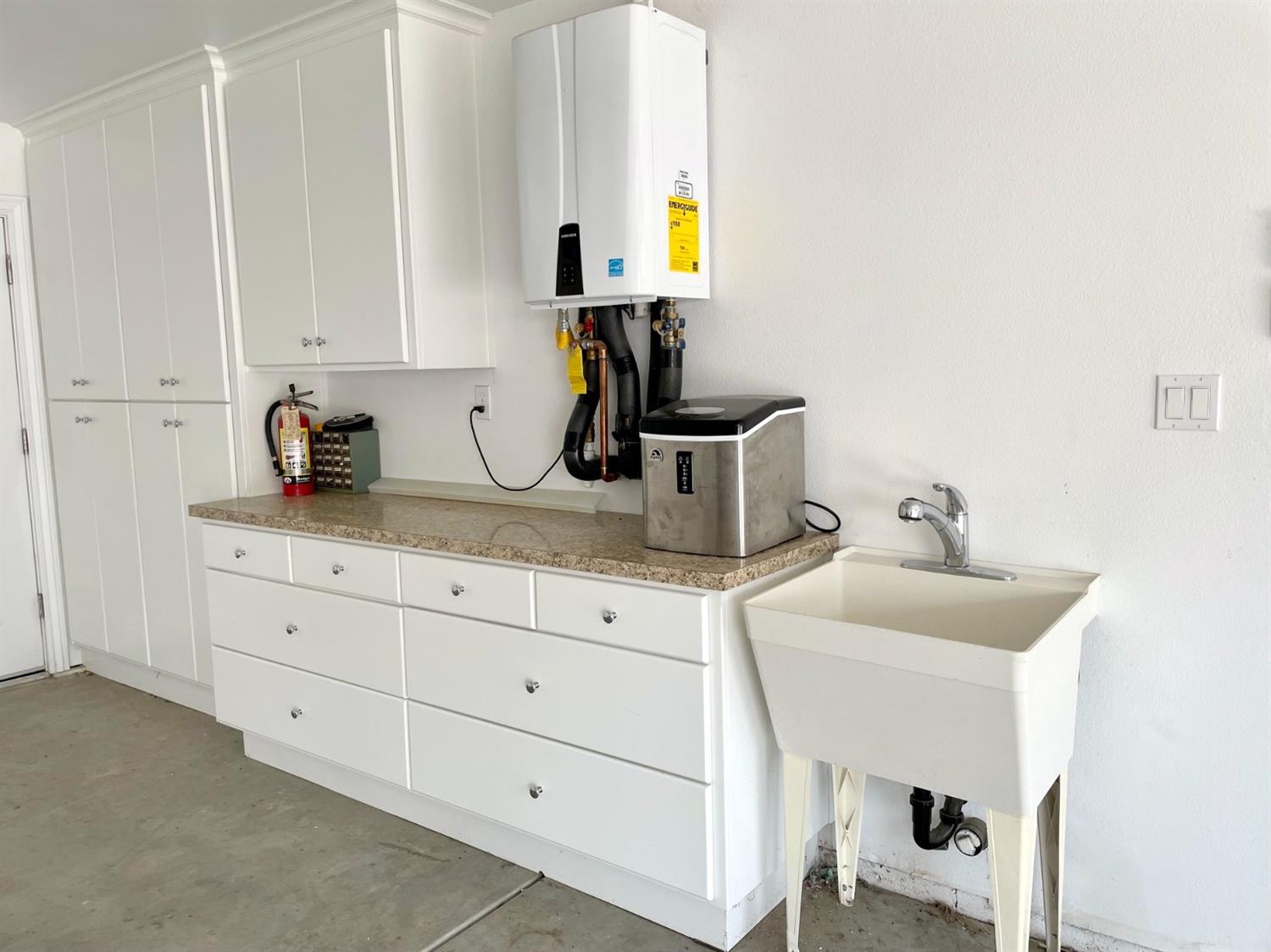 16760 West Hanford Armona Road Lemoore, CA 93245 - Photo 32 of 36 a bathroom with a sink and a mirror