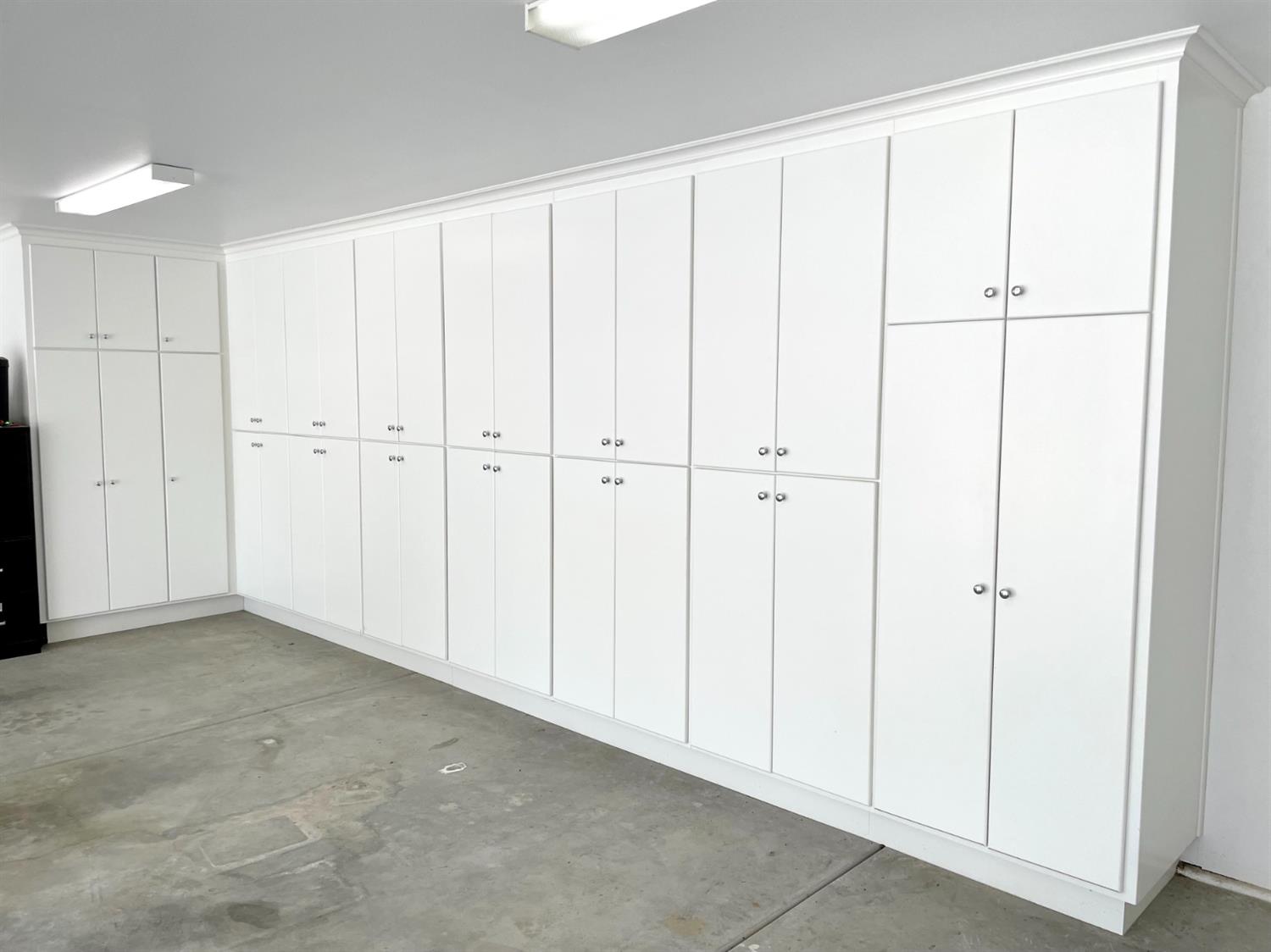 16760 West Hanford Armona Road Lemoore, CA 93245 - Photo 33 of 36 an empty room with a wooden door