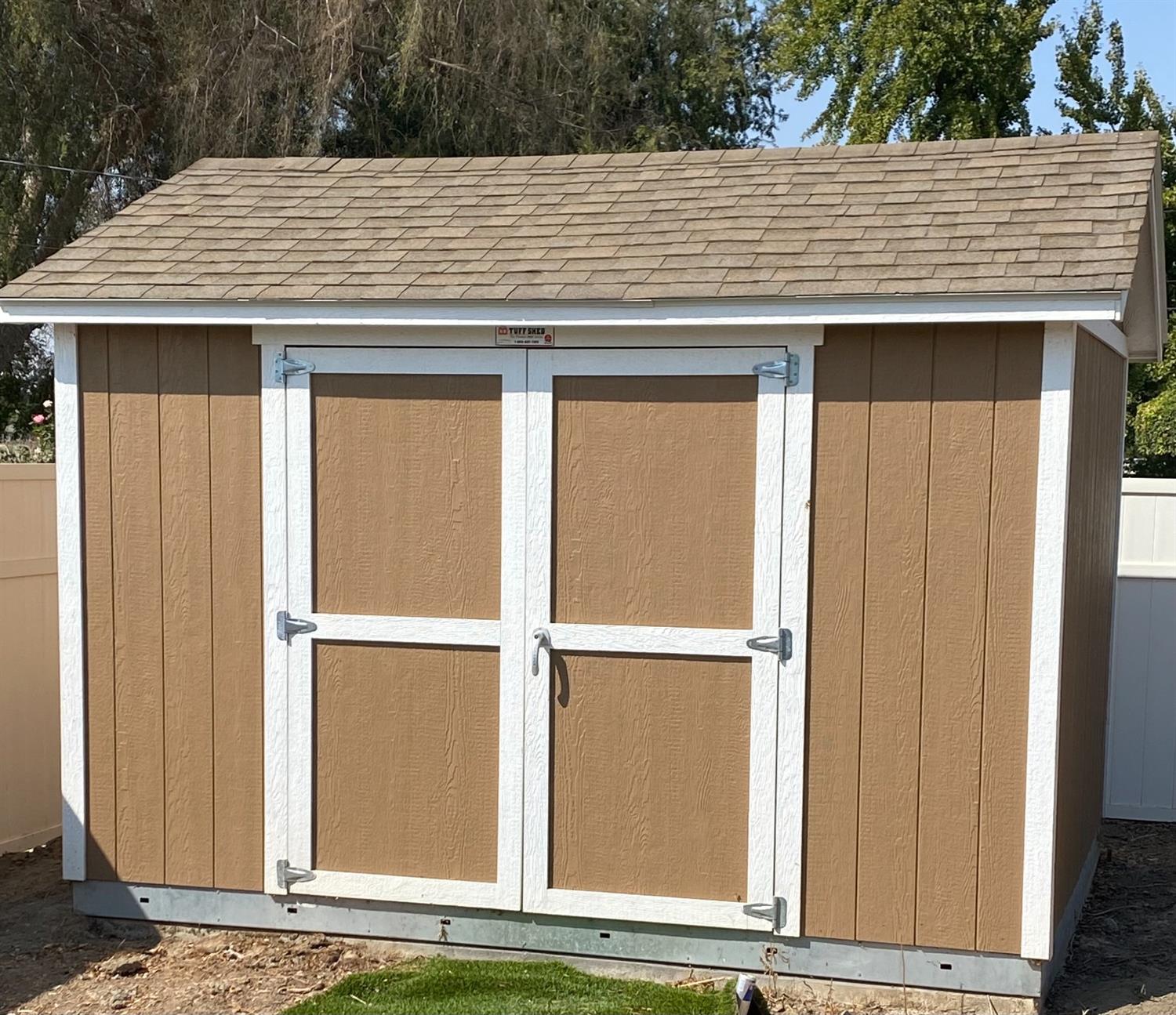 16760 West Hanford Armona Road Lemoore, CA 93245 - Photo 36 of 36 a front view of a house