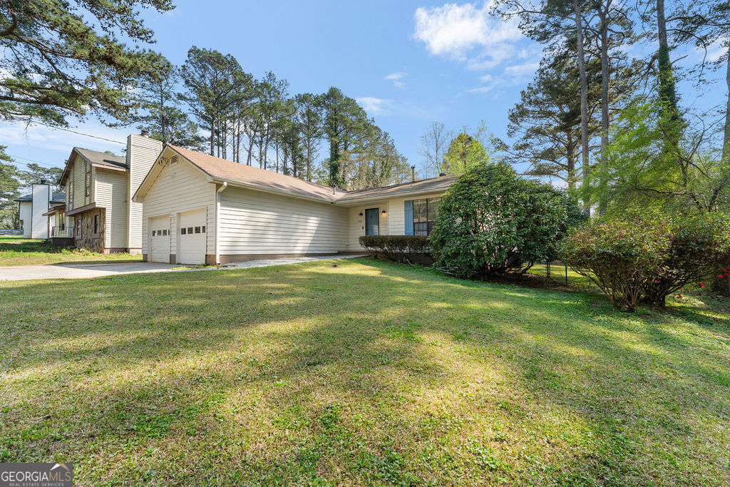 528 Raintree Drive Jonesboro, GA 30238 - Photo 2 of 23