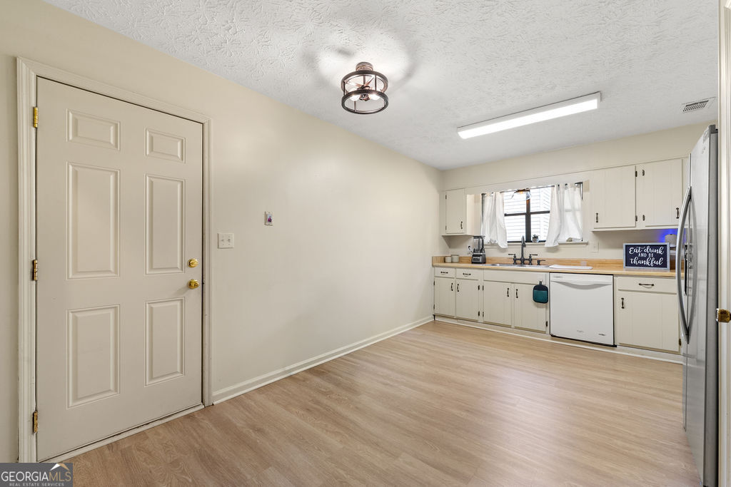 528 Raintree Drive Jonesboro, GA 30238 - Photo 10 of 23