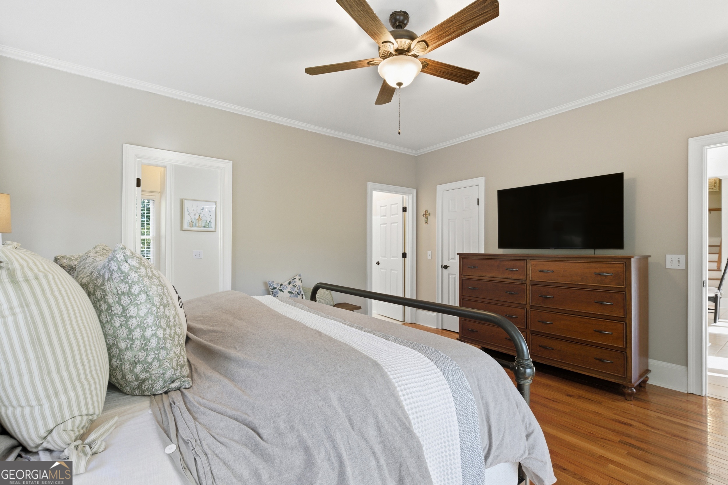 478 Chattahoochee Glen Road Clarkesville, GA 30523 - Photo 19 of 58 a bedroom with a bed and a flat screen tv