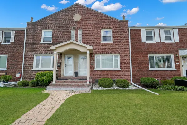 $325,000 | 7221 West Summerdale Avenue, Chicago, IL 60656