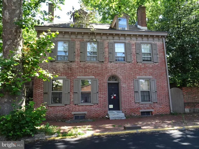 $3,075 | 411 Delaware Street, Unit A, New Castle, DE 19720