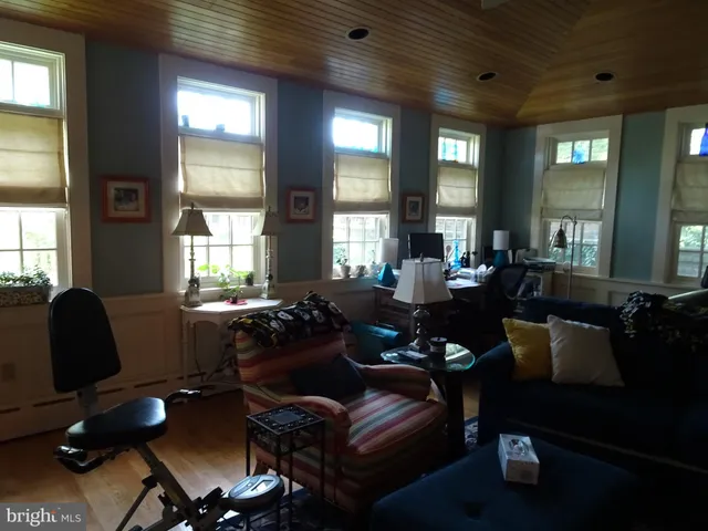 $3,075 | 411 Delaware Street, Unit A, New Castle, DE 19720