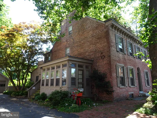 $3,075 | 411 Delaware Street, Unit A, New Castle, DE 19720