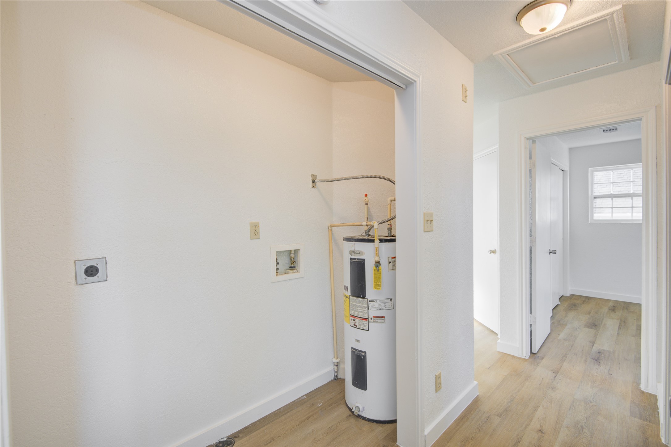 424 South Avenue B Freeport, TX 77541 - Photo 20 of 33 a view of hallway with wooden floor