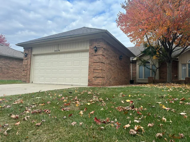 $229,900 | 34574 Maple Ln Drive, Sterling Heights, MI 48312
