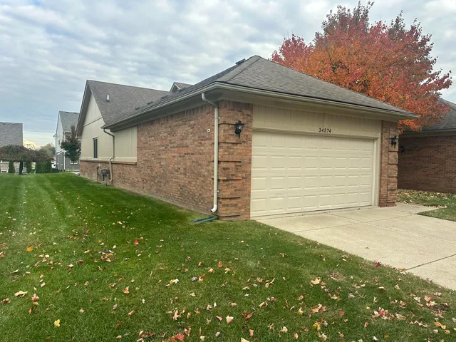 $229,900 | 34574 Maple Ln Drive, Sterling Heights, MI 48312