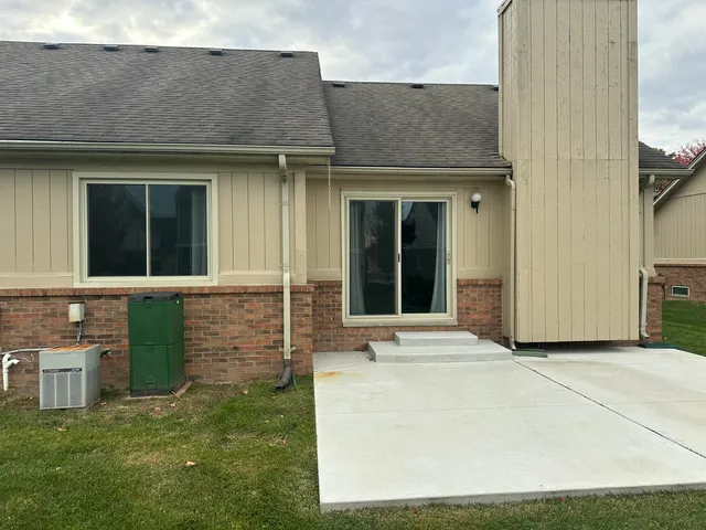 $229,900 | 34574 Maple Ln Drive, Sterling Heights, MI 48312