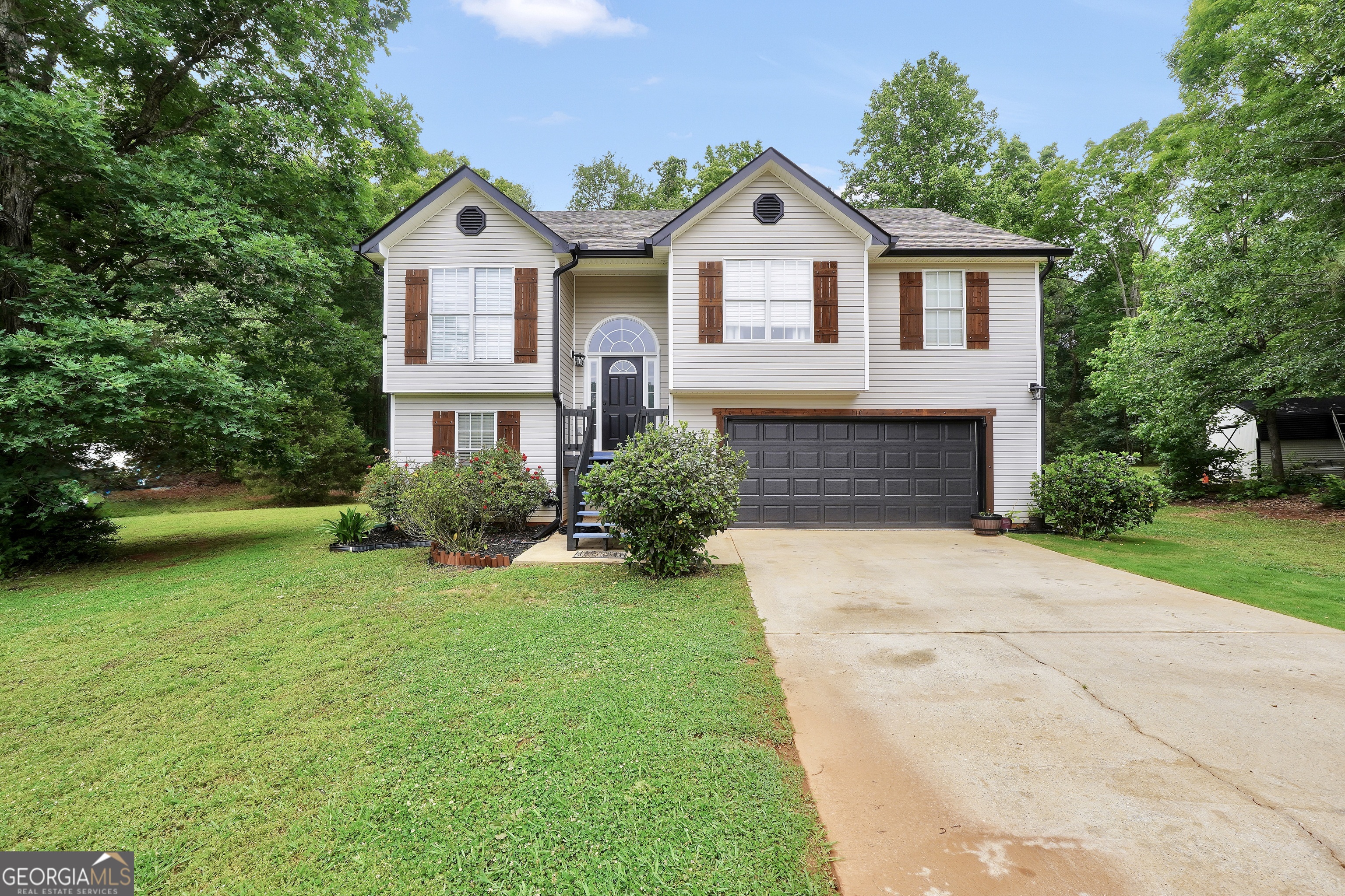 110 Westeria Way Jackson, GA 30233 - Photo 2 of 45 a front view of a house with garden