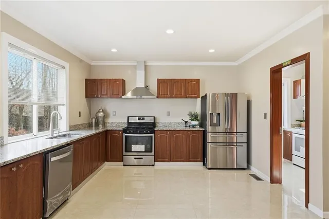 $775,000 | 6831 Augusta Manor, Suwanee, GA 30024