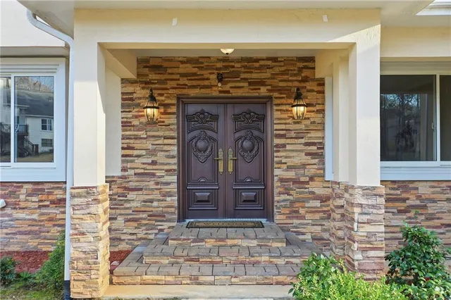 $775,000 | 6831 Augusta Manor, Suwanee, GA 30024