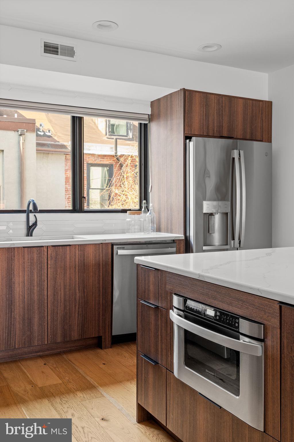 848 North Leithgow Street Philadelphia, PA 19123 - Photo 13 of 54