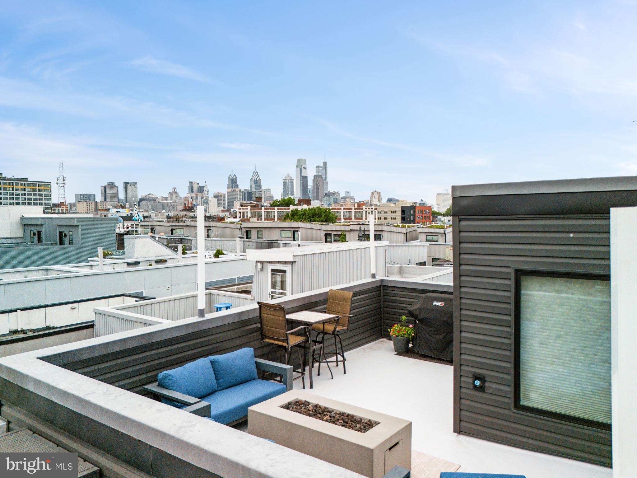 848 North Leithgow Street Philadelphia, PA 19123 - Photo 37 of 54 828 N Leithgow St roof deck with city view