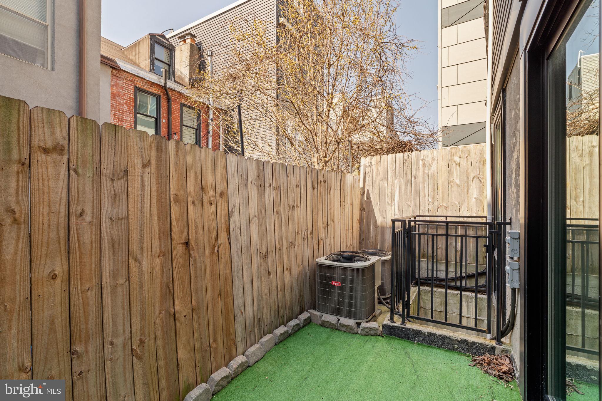 848 North Leithgow Street Philadelphia, PA 19123 - Photo 8 of 54