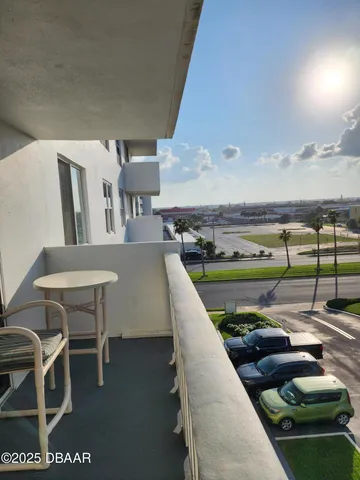 $1,550 | 2800 North Atlantic Avenue, Unit 405, Daytona Beach, FL 32118