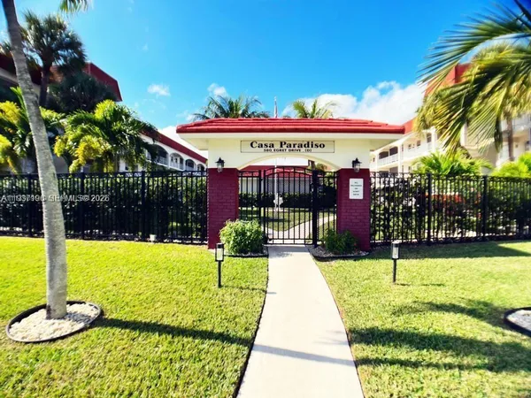 $1,700 | 580 Egret Drive, Unit 302, Hallandale Beach, FL 33009