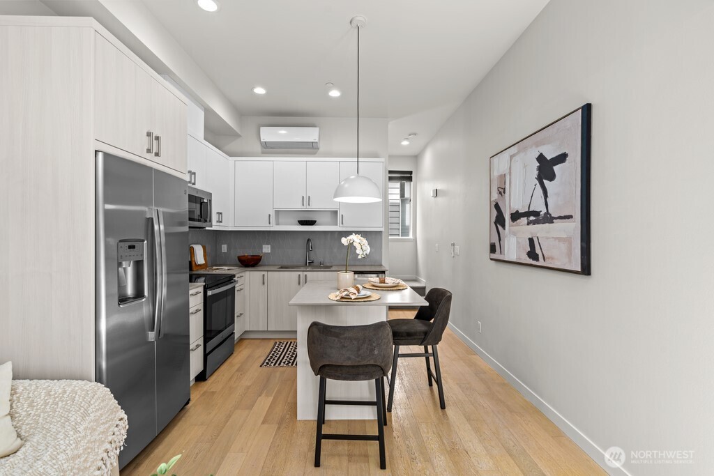 3104 Southwest Avalon Way, Unit F Seattle, WA 98126 - Photo 5 of 21