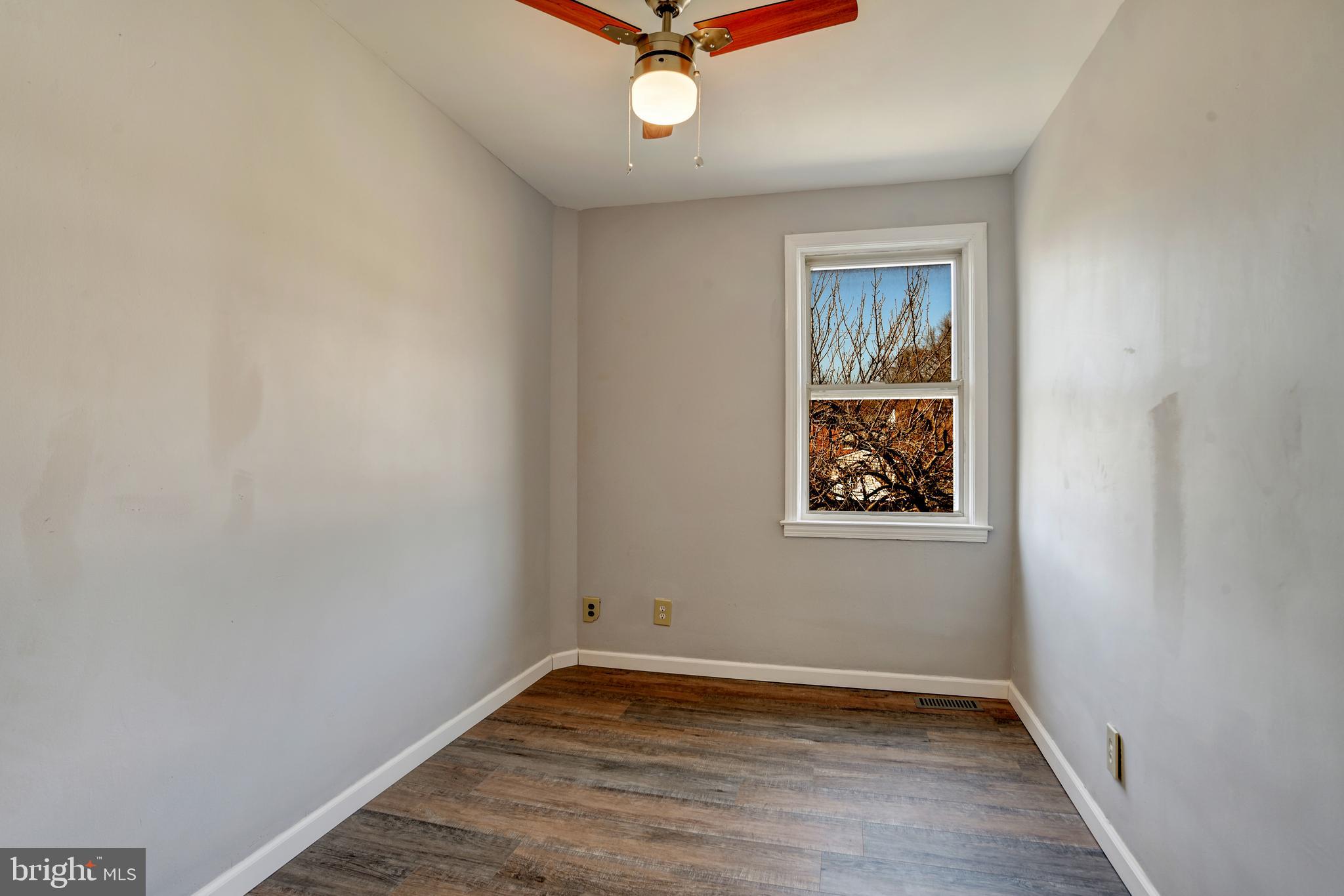 4240 Flowerton Road Baltimore, MD 21229 - Photo 16 of 28