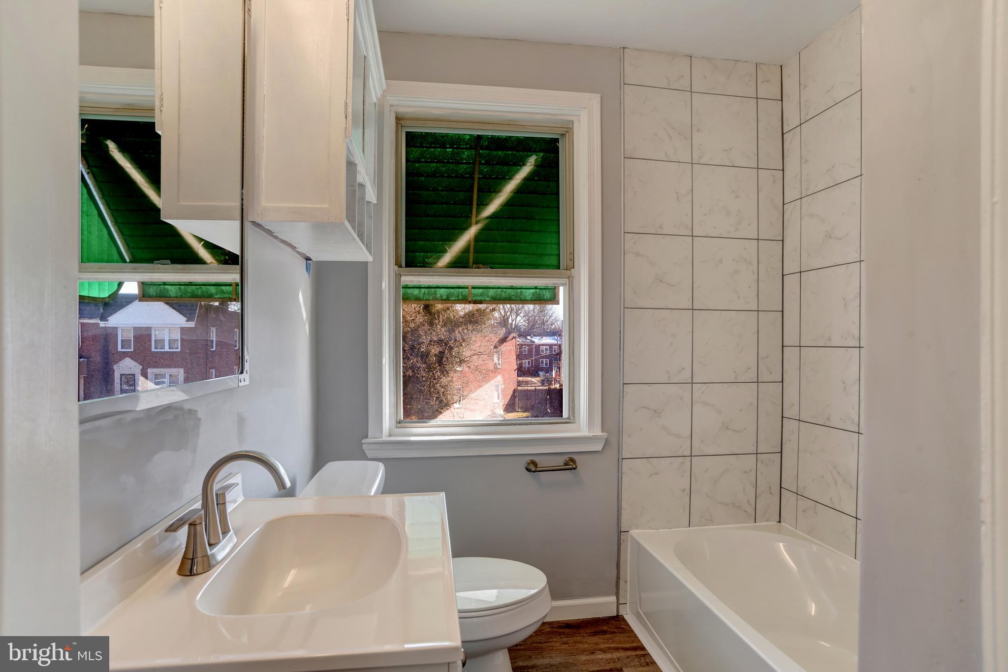 4240 Flowerton Road Baltimore, MD 21229 - Photo 17 of 28 Upper level full bathroom