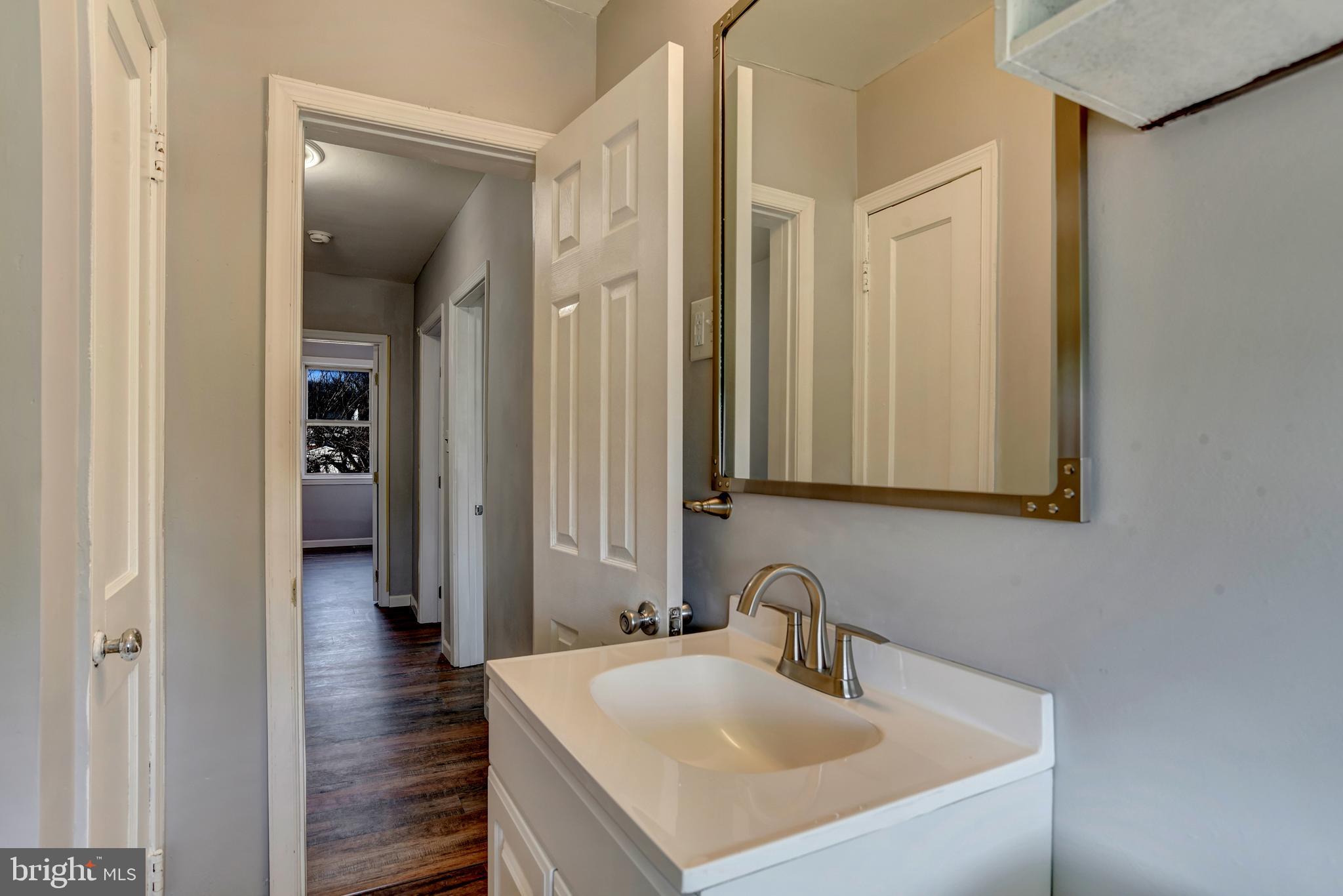 4240 Flowerton Road Baltimore, MD 21229 - Photo 18 of 28 Upper level fullbath