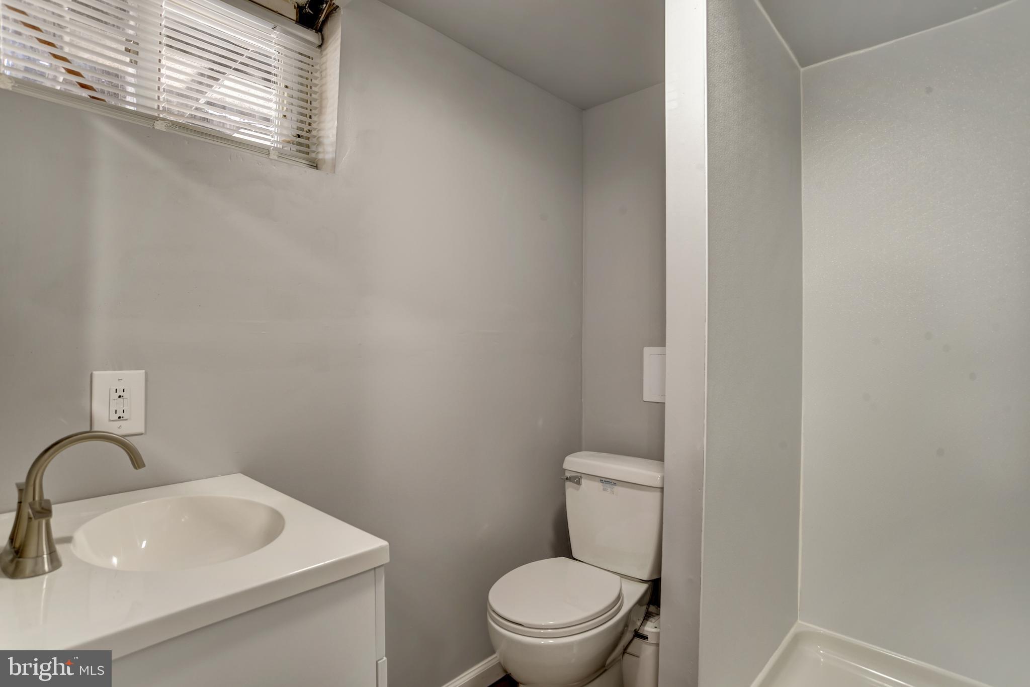 4240 Flowerton Road Baltimore, MD 21229 - Photo 21 of 28 Full bathroom - lower level