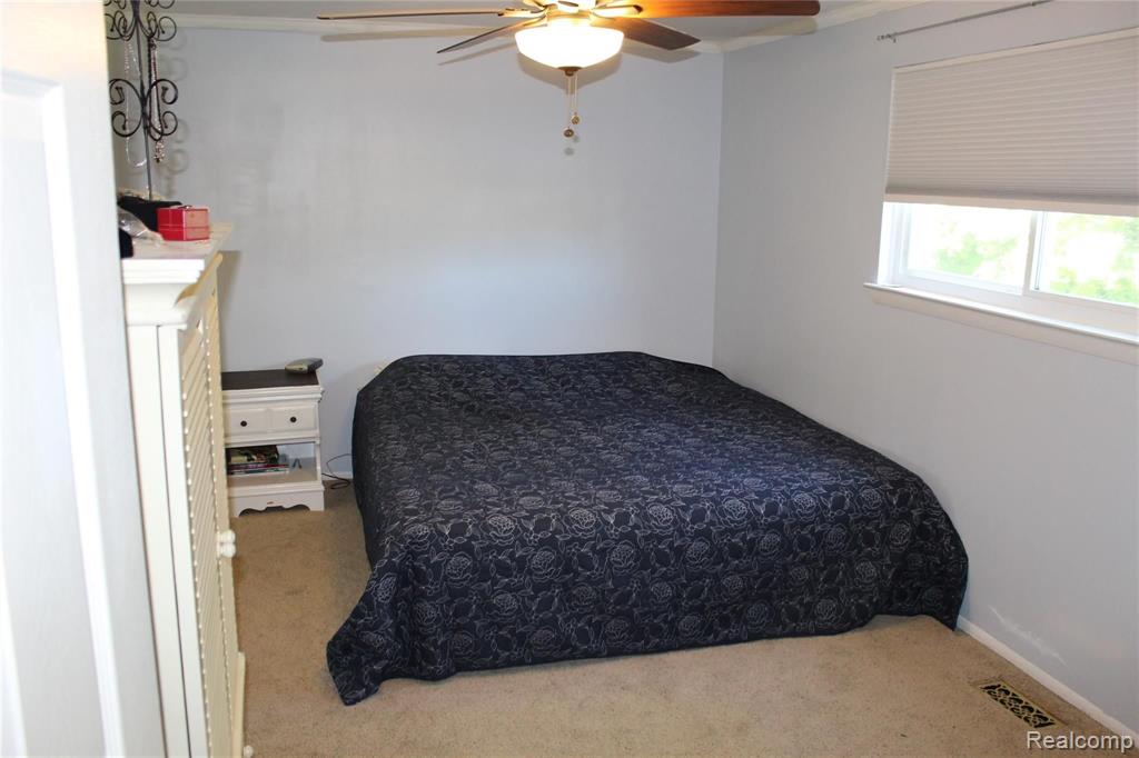 39846 Coronation Road Canton, MI 48188 - Photo 16 of 22 Gallery Image 16
