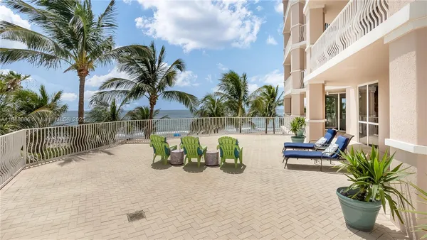 $13,000 | 1460 South Ocean Boulevard, Unit 304, Lauderdale-by-the-Sea, FL 33062