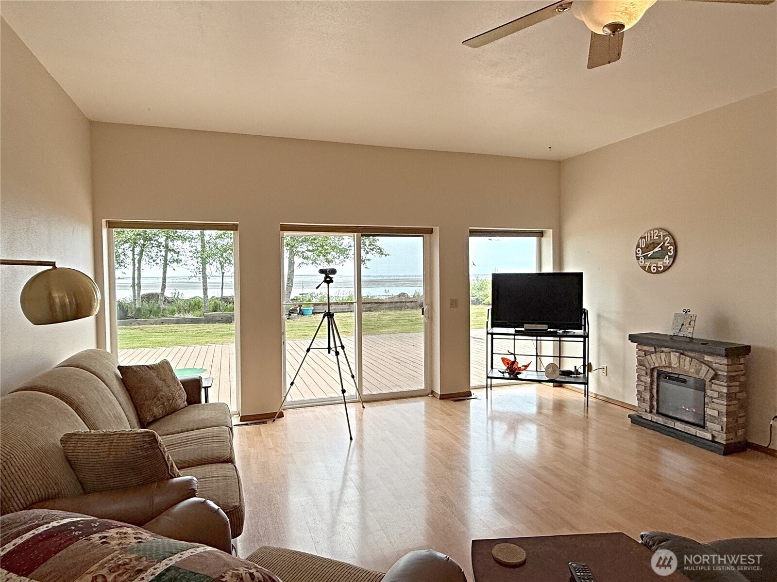 663 Highway 101 Chinook, WA 98614 - Photo 2 of 35