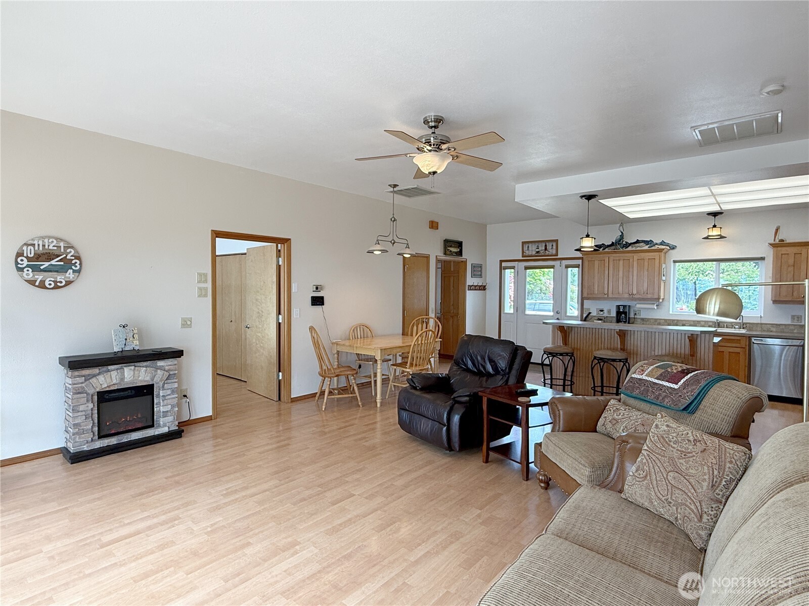 663 Highway 101 Chinook, WA 98614 - Photo 7 of 35