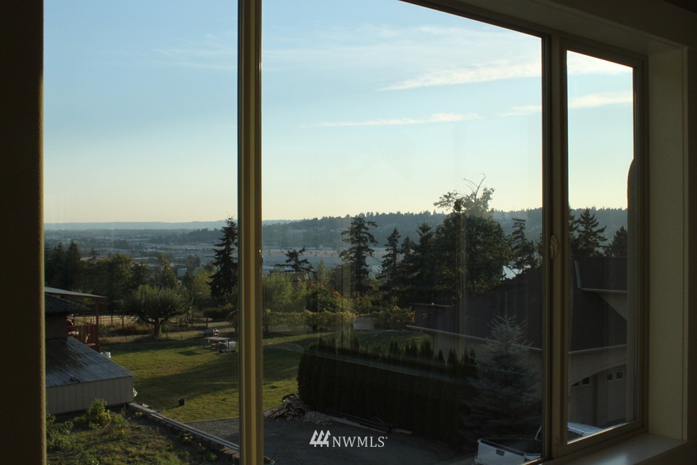 2001 Jones Avenue Northeast Renton, WA 98056 - Photo 12 of 15 Gallery Image 12