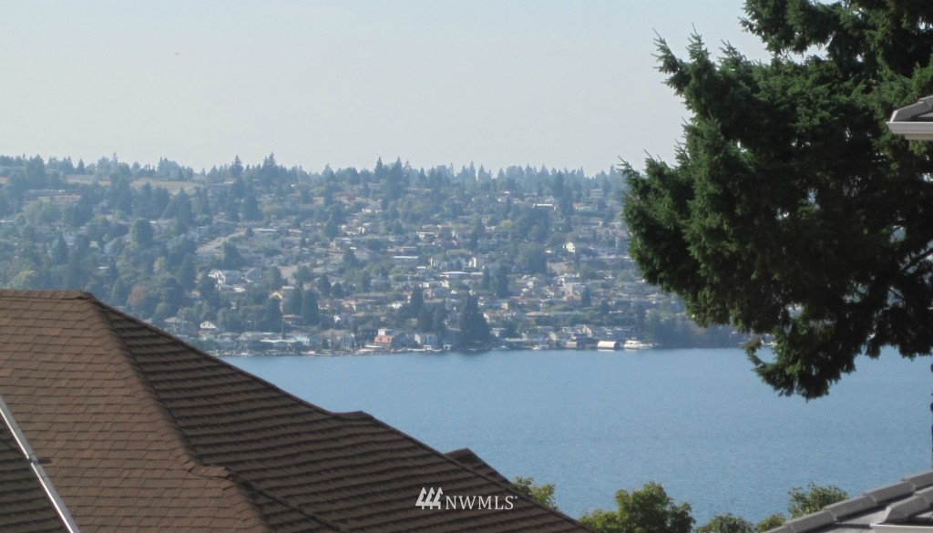 2001 Jones Avenue Northeast Renton, WA 98056 - Photo 14 of 15 Gallery Image 14