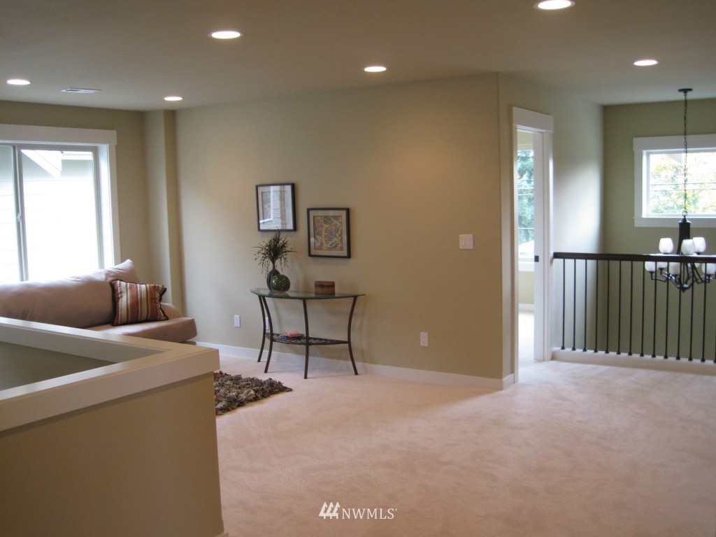 2001 Jones Avenue Northeast Renton, WA 98056 - Photo 10 of 15 Gallery Image 10