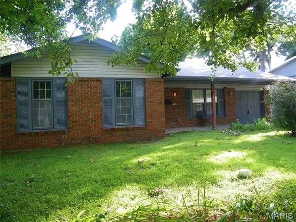 $249,000 | 574 Coach Light Lane, Hazelwood, MO 63042