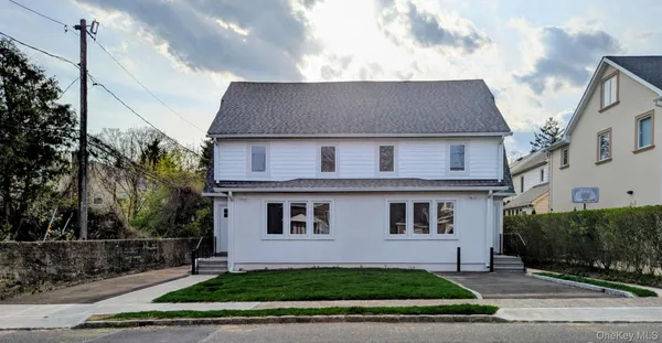 $6,000 | 62 Forest Row, Great Neck, NY 11024