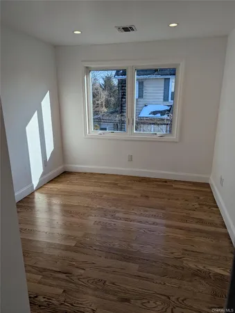 $6,000 | 62 Forest Row, Great Neck, NY 11024