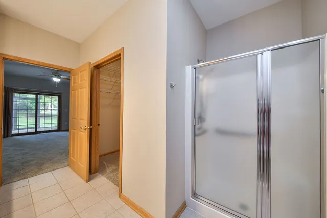 a view of entryway with a livingroom