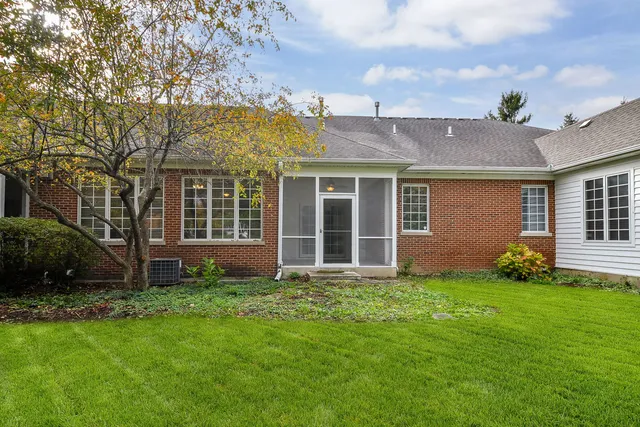 a view of front of a house with a yard