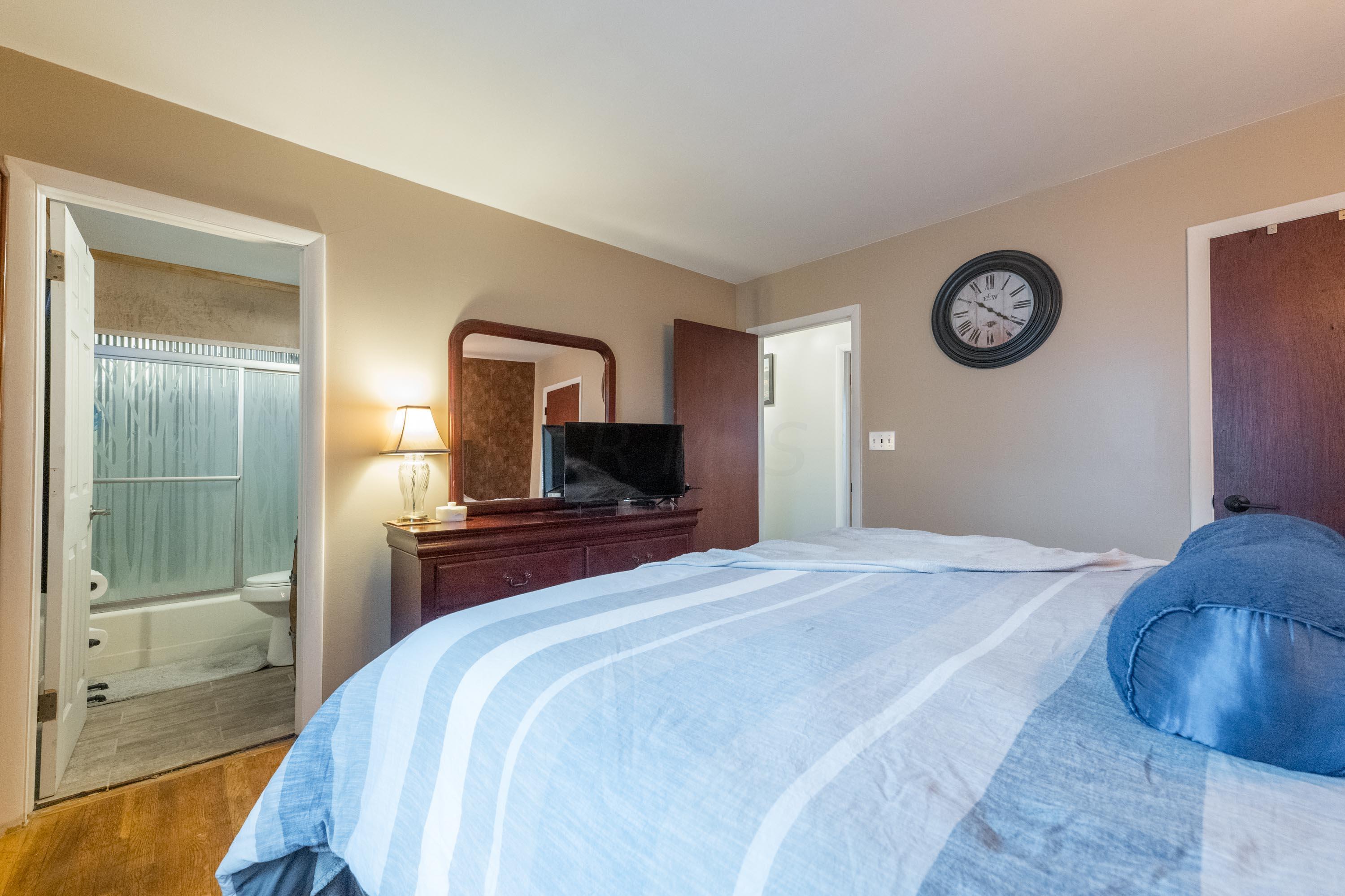 3878 Armada Road Columbus, OH 43232 - Photo 20 of 54 Owners Bedroom