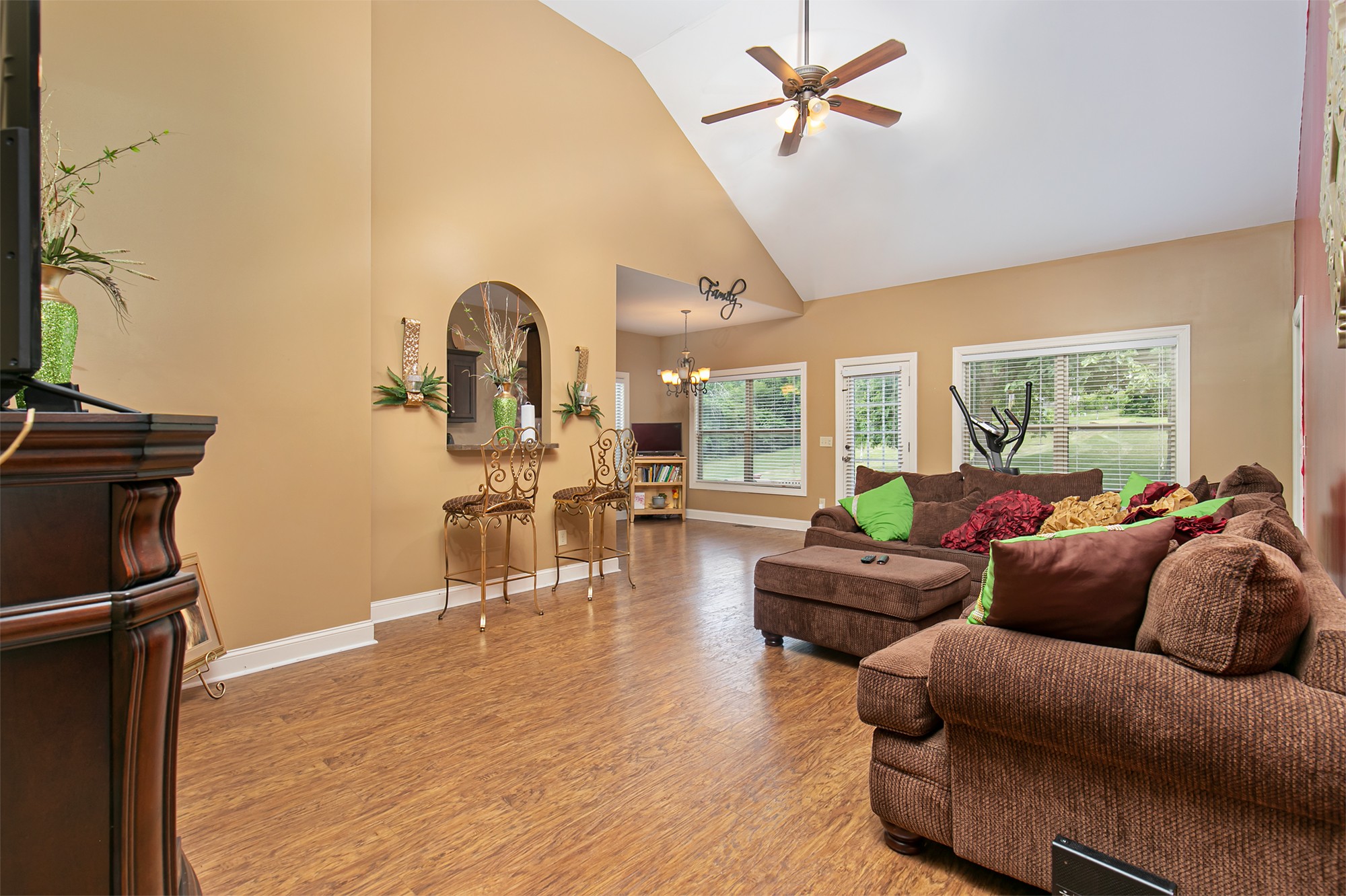 105 Larkin Springs Road Madison, TN 37115 - Photo 5 of 6 a living room with furniture