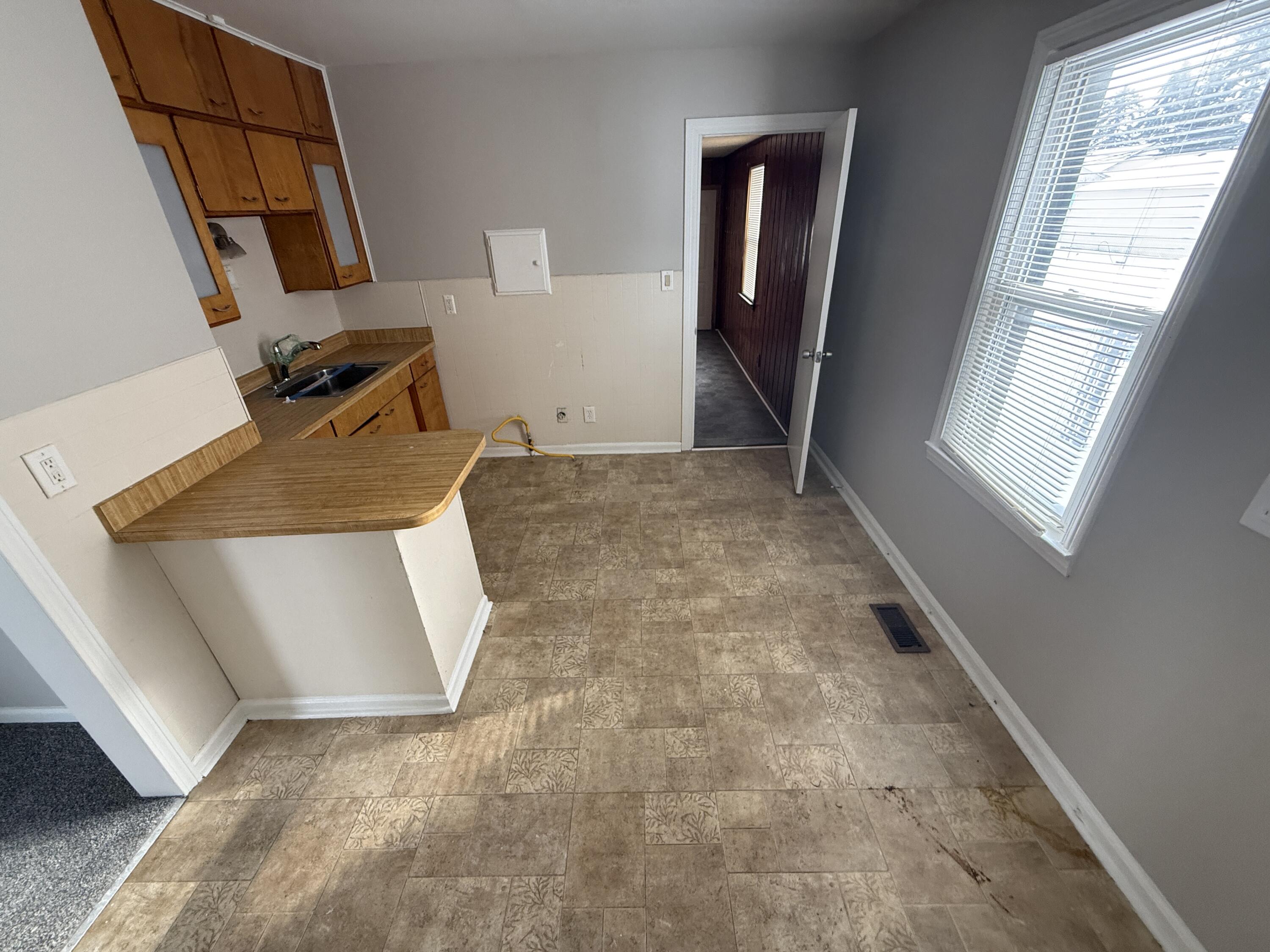 24360 Flower Avenue Eastpointe, MI 48021 - Photo 13 of 17 IMG_2071